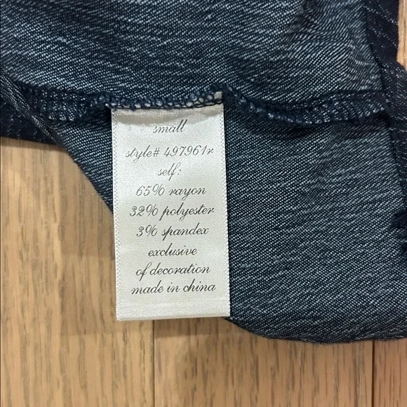 Embroidered Puff-Sleeve Women's Top - Picture 3 of 3